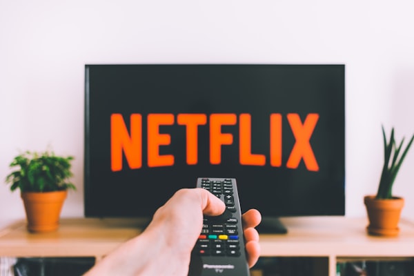 IPTV France vs Netflix vs Canal+ comparaison 2026